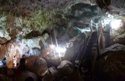 洞窟探検　グアム　チョモロ人の洞窟
