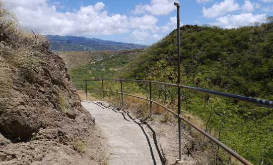 ダイヤモンドヘッド登山道