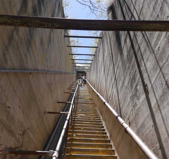 ダイヤモンドヘッド登山 最大の難関