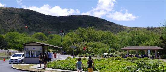 ダイヤモンドヘッド登山道の入口